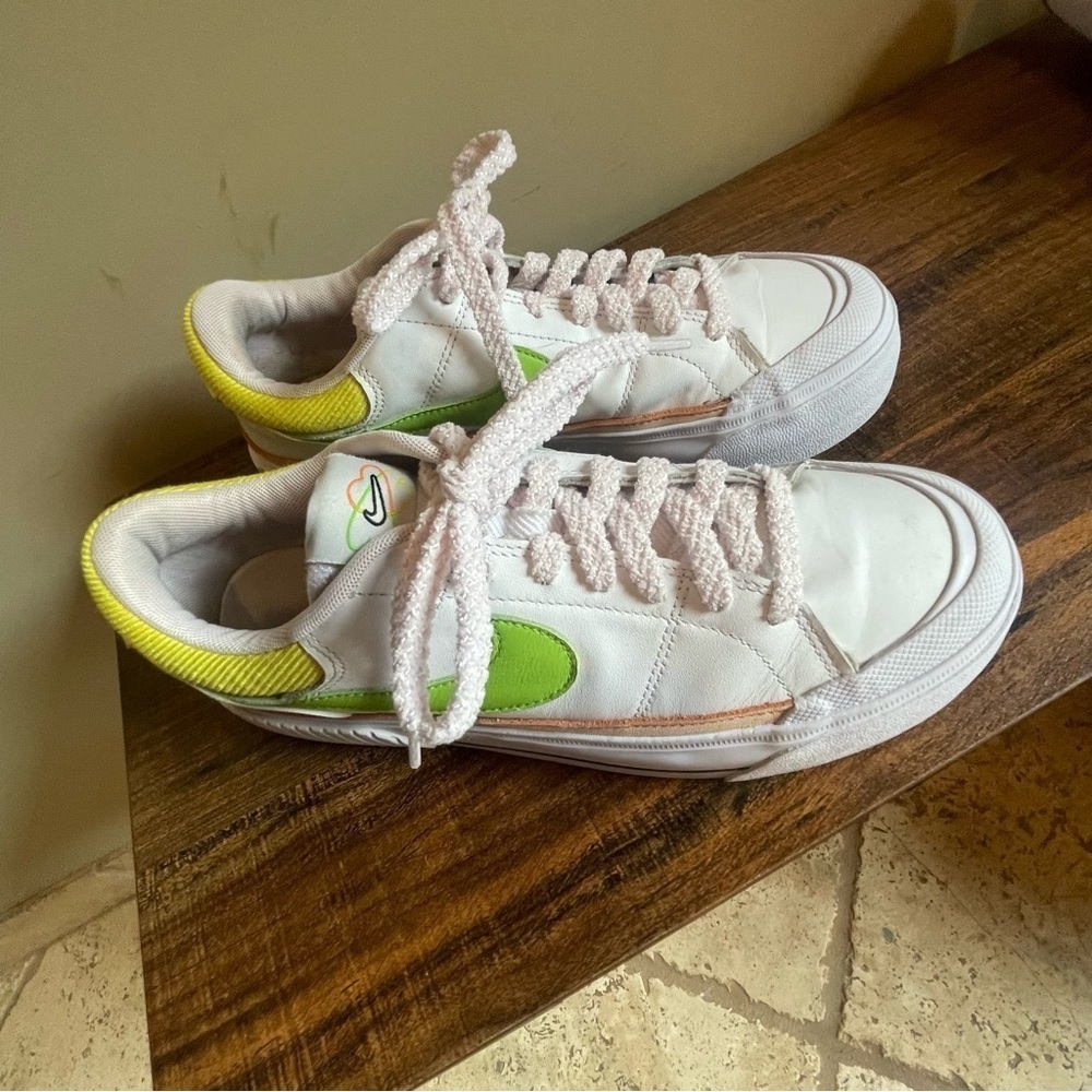 Womenโs Nike Court Legacy Lift size 8.5